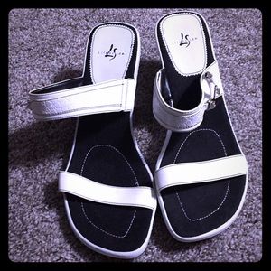 Life Stride White and black heels
